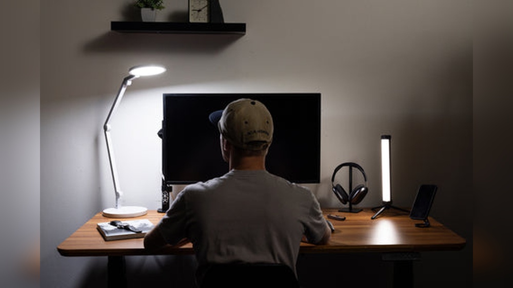 How Many Lumens Should A Desk Lamp Have